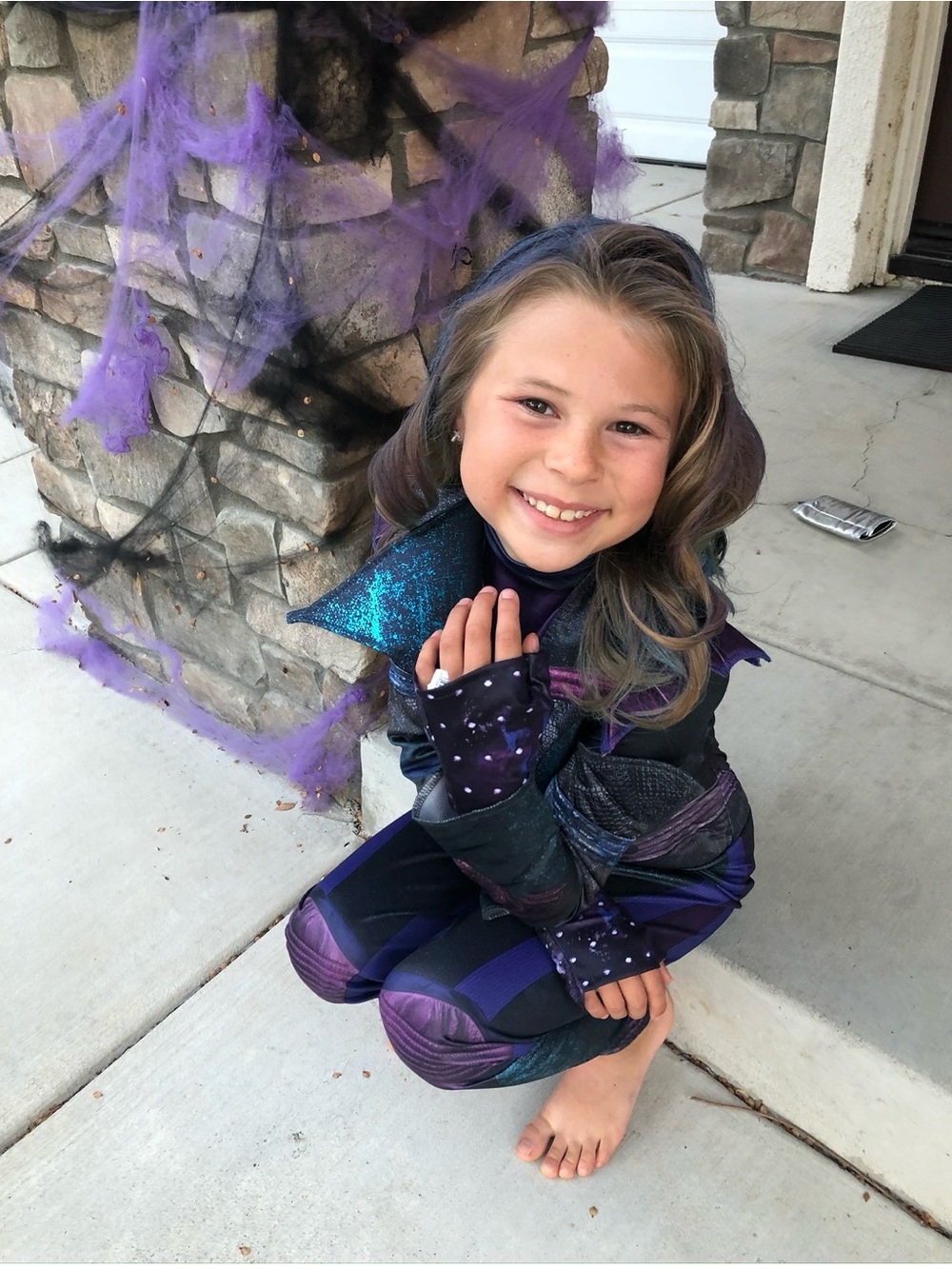 Disney Descendants Mal Deluxe Kids Costume - Black & Purple - Picture 7 of 7